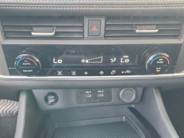 Used 2025 Nissan Rogue SV AWD/4WD image 19