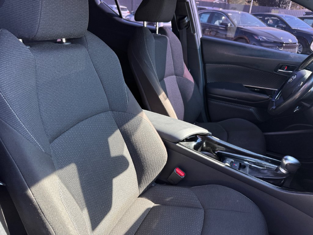 Used 2019 Toyota C-HR XLE FWD image 18