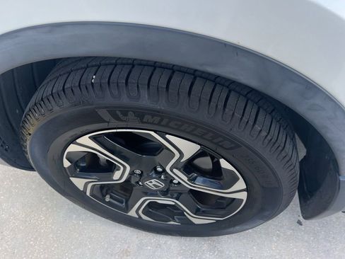 Used 2018 Honda CR-V Touring image 3