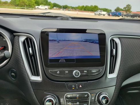 Used 2025 Chevrolet Malibu LT FWD image 17