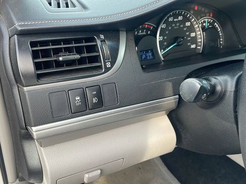 Used 2012 Toyota Camry LE image 12