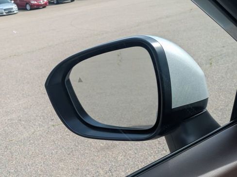 Used 2023 Nissan Rogue SV image 32