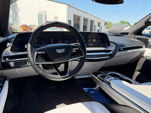 Used 2024 Cadillac Lyriq Sport AWD/4WD image 17