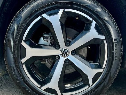 Used 2025 Volkswagen Tiguan SE FWD image 28