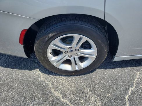 Used 2020 Dodge Charger SXT RWD image 8