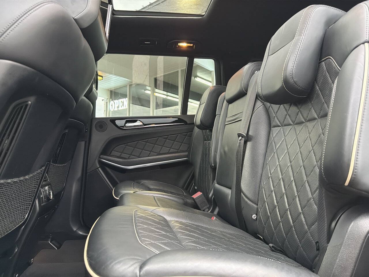 Used 2015 Mercedes-Benz GL 550 4MATIC w/ Driver Assistance Package image 37