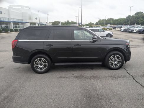 Used 2025 Ford Expedition Active RWD image 2