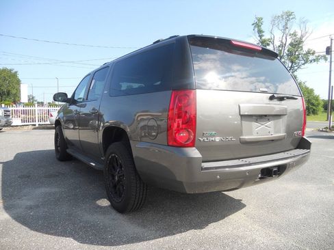 Used 2011 GMC Yukon XL SLT w/ SLT-2 Equipment Package AWD/4WD image 33