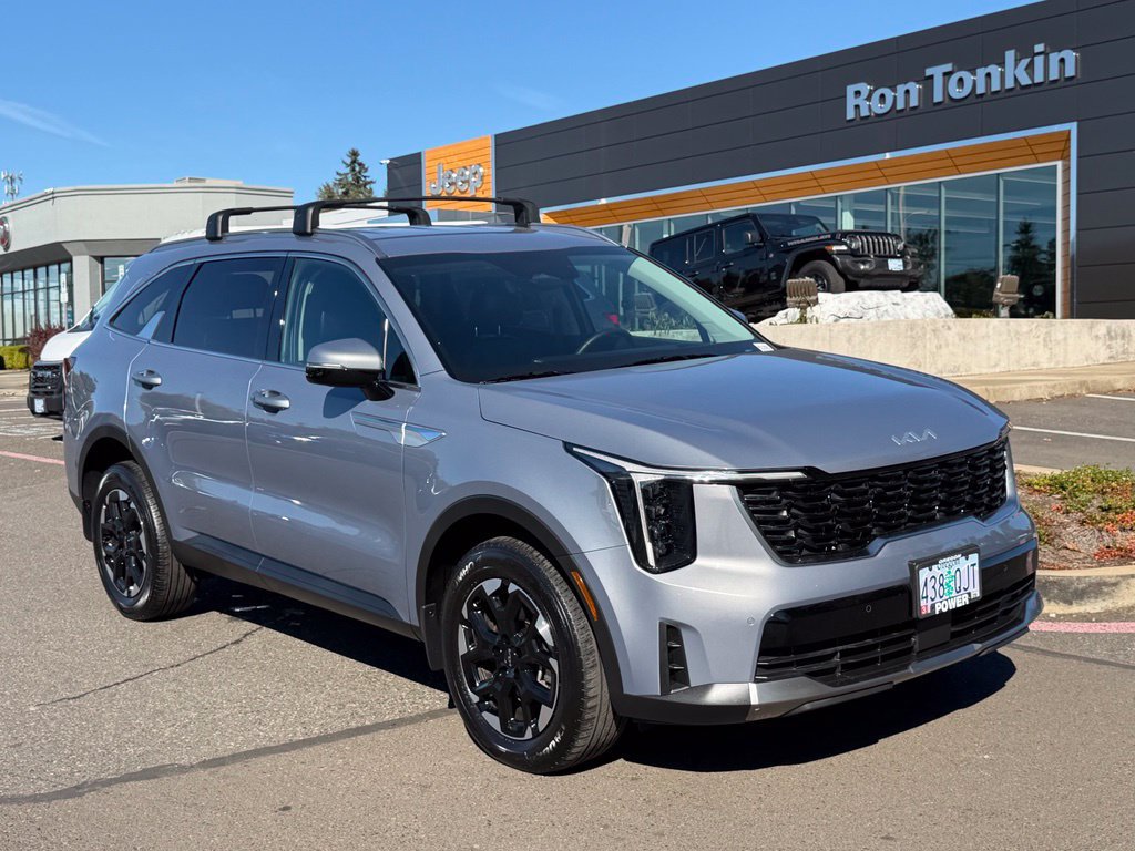 Used 2025 Kia Sorento S AWD/4WD image 2