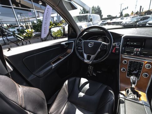Used 2017 Volvo XC60 T5 Inscription AWD/4WD image 18