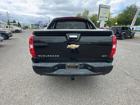 Used 2011 Chevrolet Avalanche LT w/ Luxury Package AWD/4WD image 4