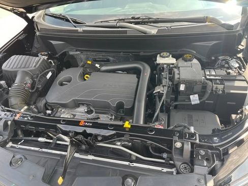 Used 2024 Chevrolet Equinox LT w/ LPO, Floor Liner Package FWD image 38