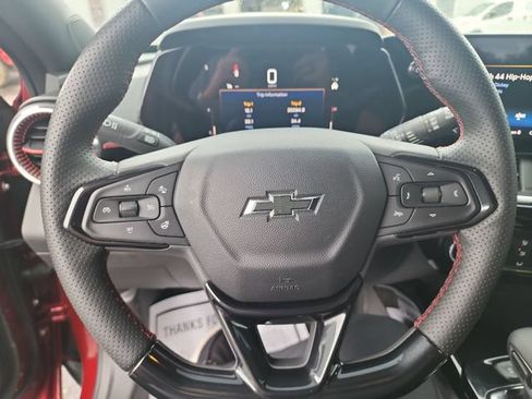 Used 2025 Chevrolet Trax RS w/ Driver Confidence Package FWD image 27