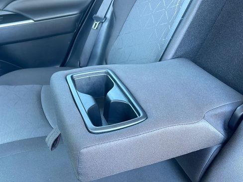 Used 2025 Toyota RAV4 XLE FWD image 33