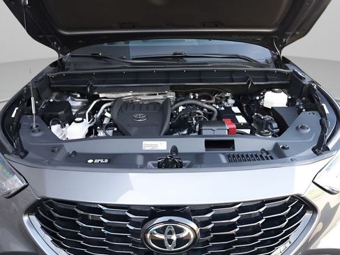 Certified 2024 Toyota Highlander XSE AWD/4WD image 9
