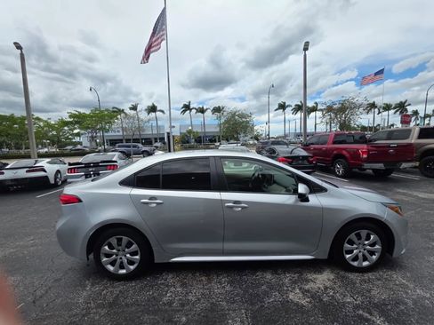 Used 2020 Toyota Corolla LE FWD image 7