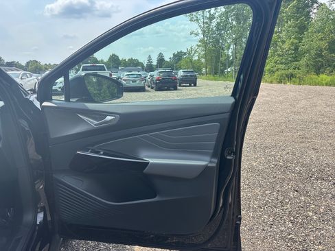 Used 2024 Volkswagen ID.4 S image 26