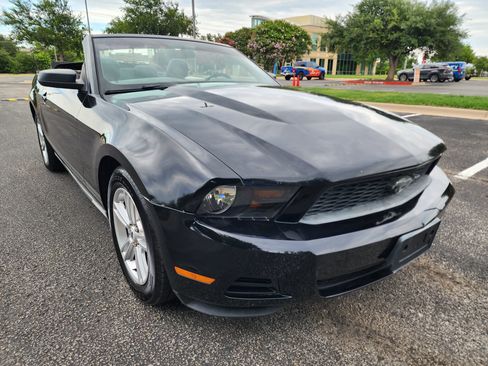 Used 2010 Ford Mustang Convertible RWD image 19