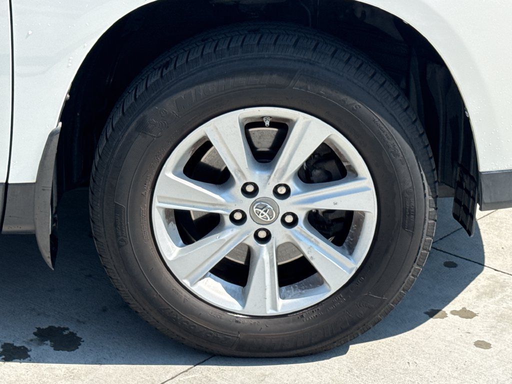 Used 2012 Toyota Highlander 4WD w/ Tech Pkg image 11
