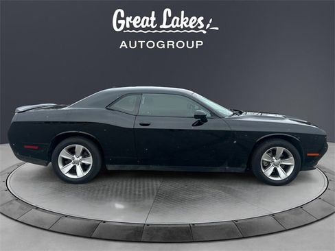Used 2022 Dodge Challenger SXT image 6