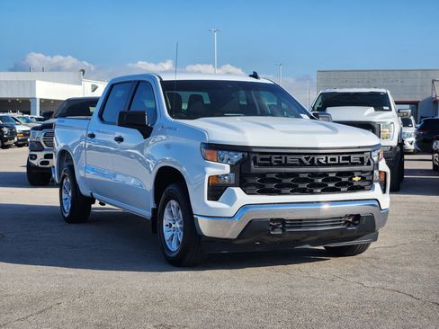 Used 2023 Chevrolet Silverado 1500 W/T w/ Trailering Package AWD/4WD image 3