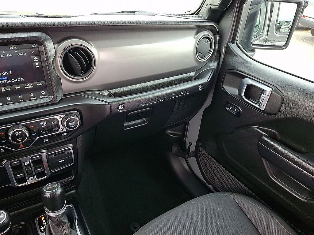Used 2023 Jeep Wrangler Unlimited w/ Cold Weather Group AWD/4WD image 19