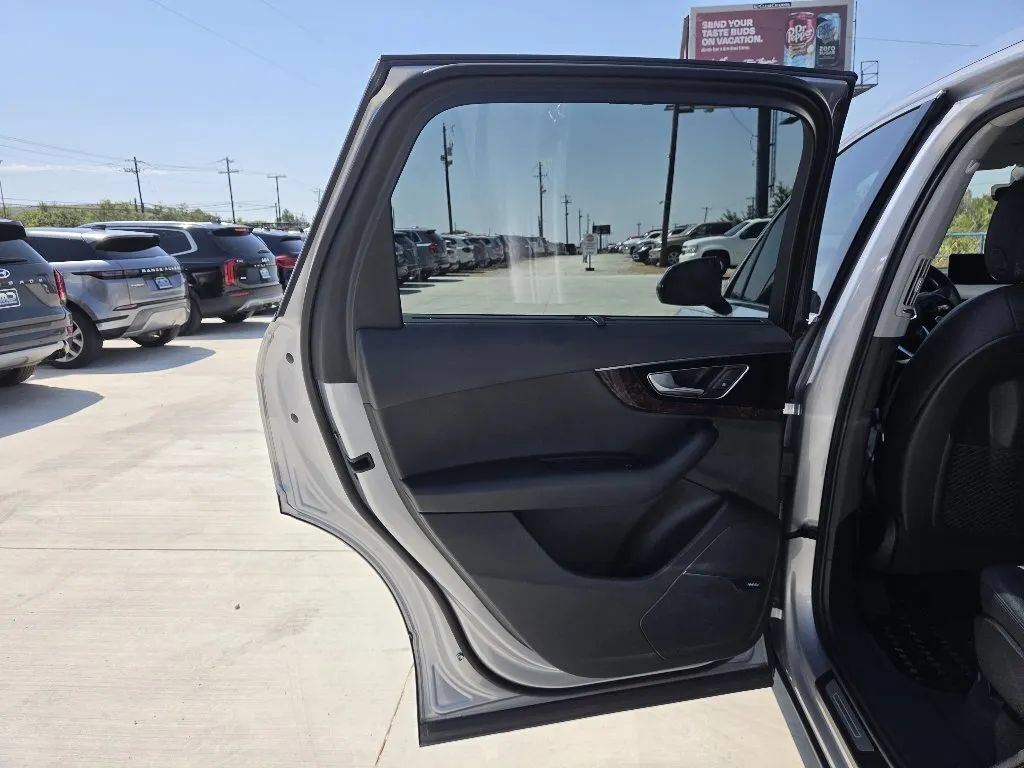 Used 2018 Audi Q7 3.0T Prestige w/ Prestige Package AWD/4WD image 18