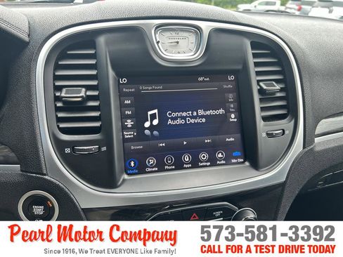 Used 2021 Chrysler 300 Touring w/ Sport Appearance Package RWD image 15
