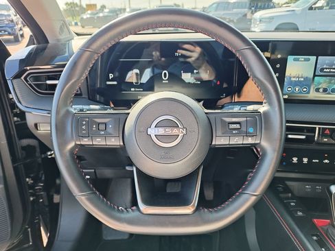 Used 2025 Nissan Kicks SR AWD/4WD image 17