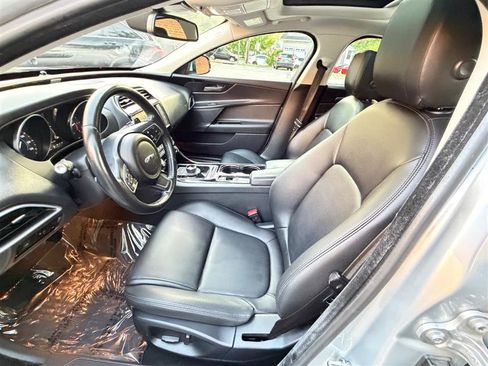 Used 2017 Jaguar XE Premium AWD/4WD image 37