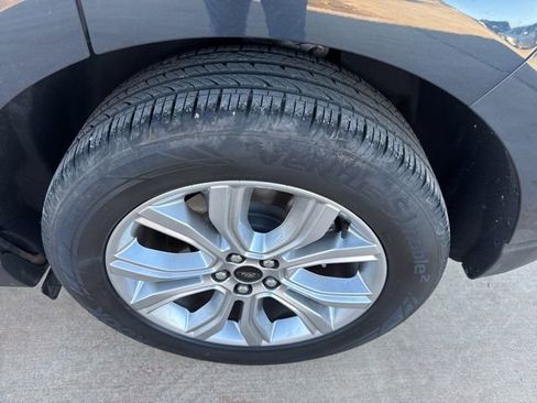Used 2024 Ford Edge Titanium image 5