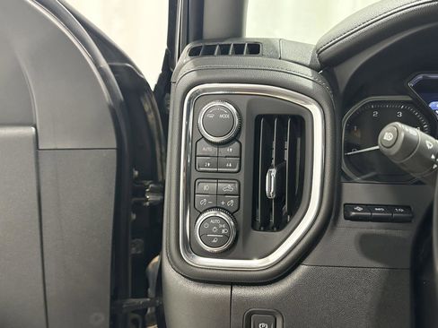 Used 2023 GMC Sierra 3500 Denali w/ Technology Package AWD/4WD image 16