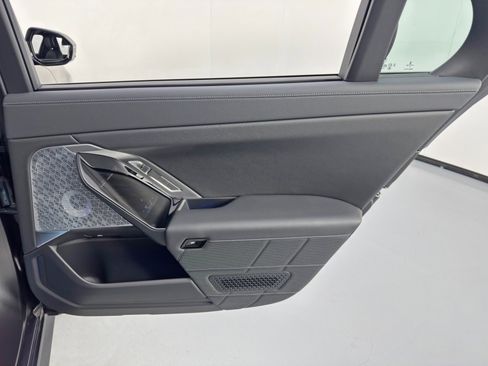 Used 2023 BMW i7 xDrive60 w/ Parking Assistance Package image 57