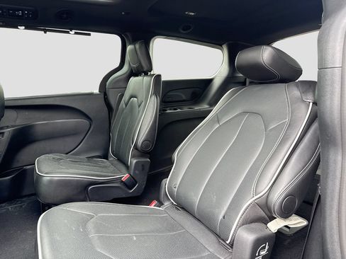 Used 2026 Chrysler Pacifica Limited w/ S Appearance Package FWD image 24