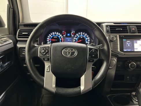 Used 2018 Toyota 4Runner SR5 Premium image 12