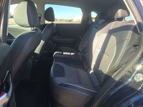 Used 2022 Kia Niro EX w/ Cold Weather Package image 5