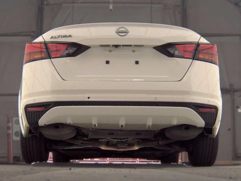 Used 2024 Nissan Altima 2.5 S FWD image 3