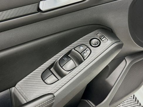 Used 2024 Nissan Altima 2.5 SV image 15