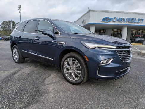 Used 2023 Buick Enclave Essence w/ Experience Buick Package image 2