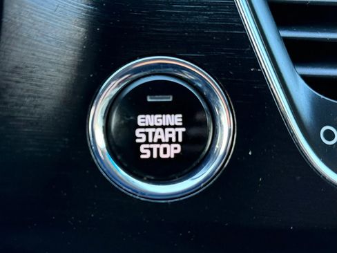 Used 2017 Kia Sedona LX w/ LX Essentials Premium Package image 19