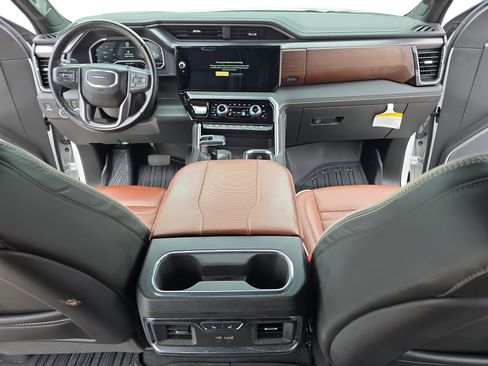 Used 2023 GMC Sierra 1500 Denali Ultimate AWD/4WD image 9