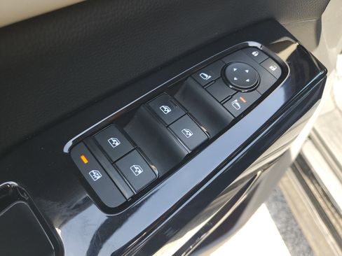 Certified 2022 Nissan Pathfinder SV FWD image 10