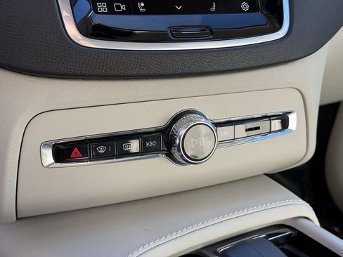 Certified 2024 Volvo XC90 B5 Core w/ Protection Package Premier image 33