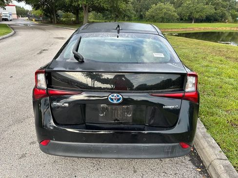 Used 2021 Toyota Prius LE FWD image 5