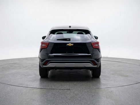 Used 2025 Chevrolet Trax LT FWD image 7