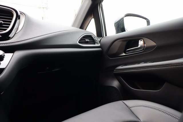 New 2026 Chrysler Pacifica Select AWD/4WD image 50