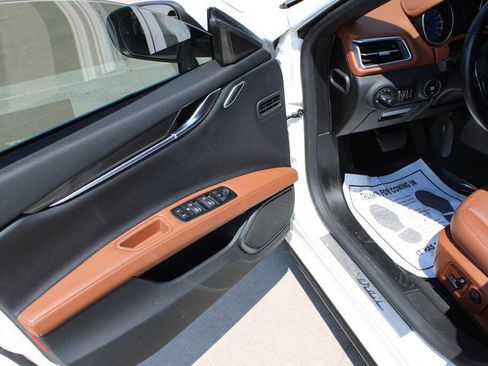 Used 2018 Maserati Ghibli image 9