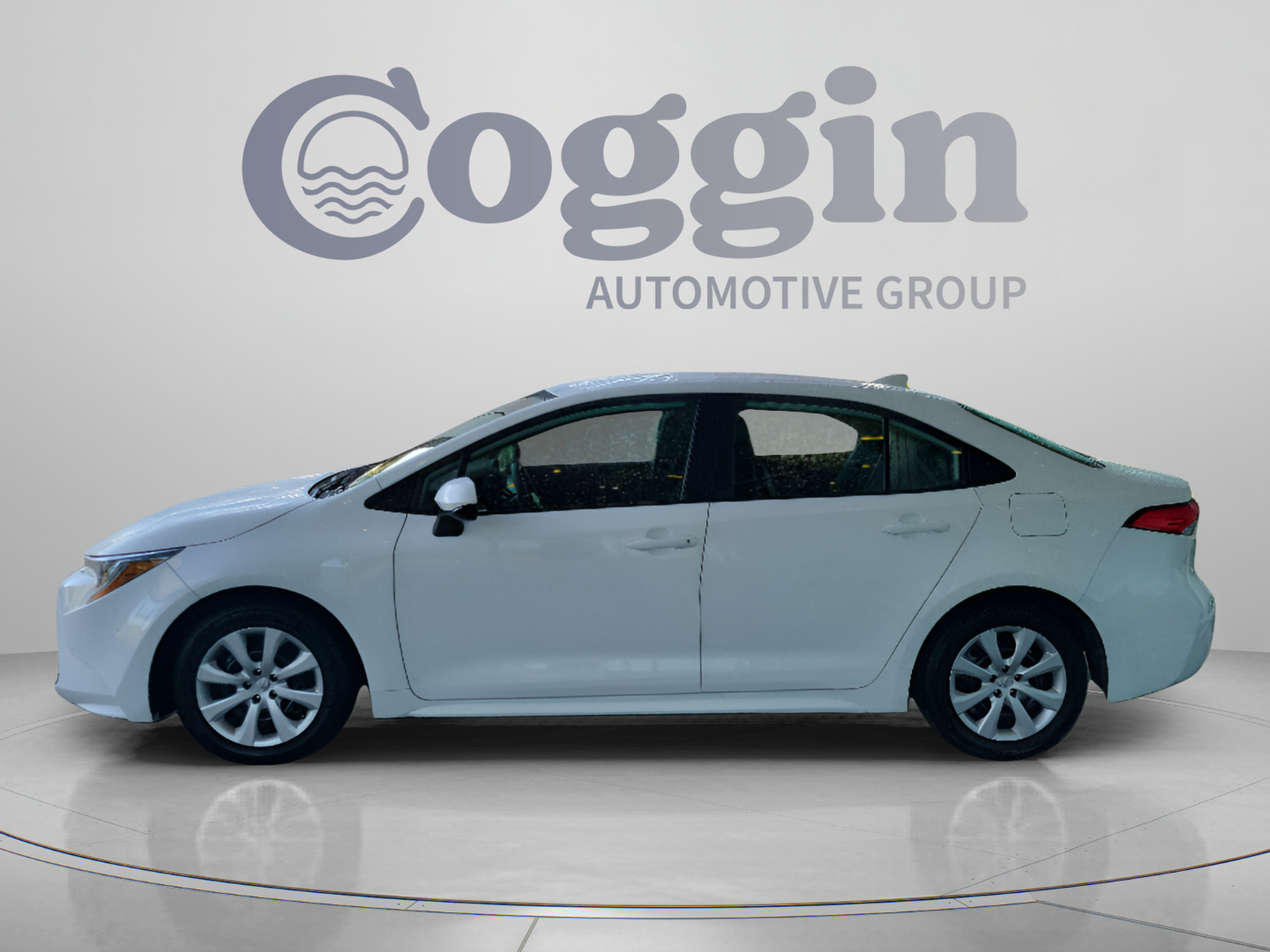 Used 2025 Toyota Corolla LE FWD image 4
