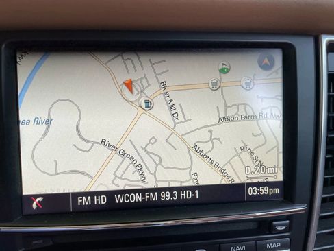 Used 2016 Porsche Panamera S image 25