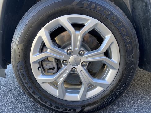 Used 2024 Jeep Compass Latitude image 41